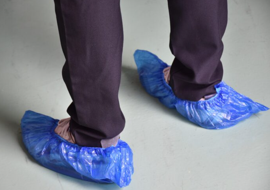 CPE vs PP Shoe Covers